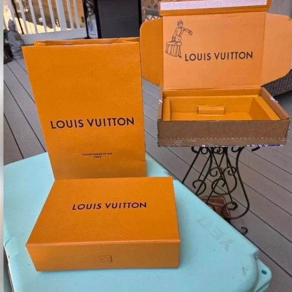 NWB Louis Vuitton Wallet on Chain Bloom purse Black w/receipt and box - Picture 7 of 7